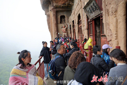 天水:“麦积烟雨”醉游人 天水:“麦积烟雨”醉游人