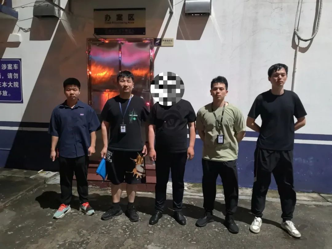 高铁上这组“偷拍照”火了！