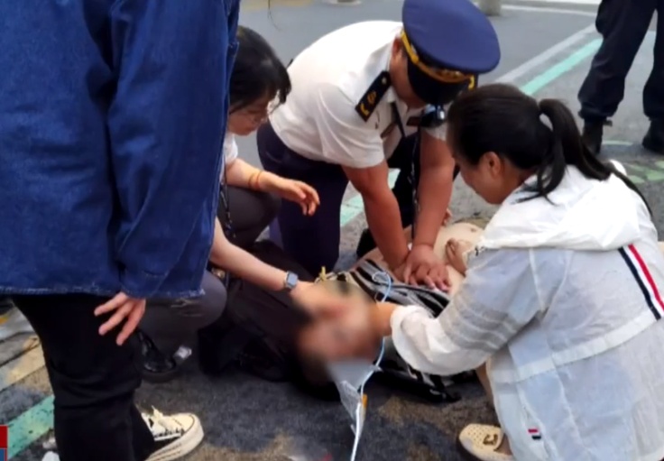 事发厦门，一女子从七八米高的山崖跌落......