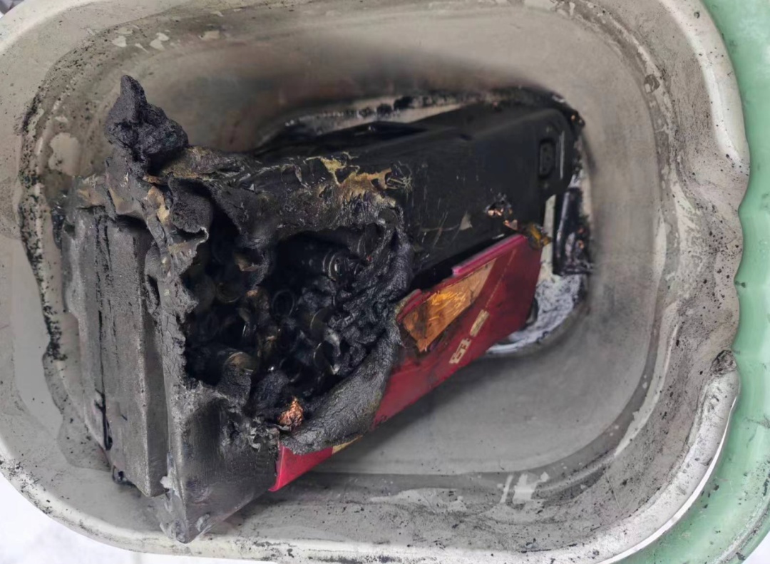 电动自行车室内充电起火,天津母女3人被困,消防提醒! 电动自行车室内充电起火,天津母女3人被困,消防提醒!