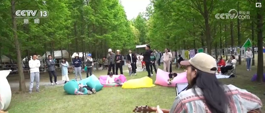 各地旅游市场“花样翻新” 释放“五一”假日消费换“新”活力 各地旅游市场“花样翻新” 释放“五一”假日消费换“新”活力