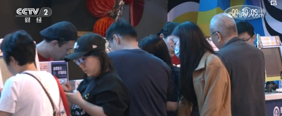 “五一档”影片类型丰富点燃观众观影热潮 电影市场下沉家庭观影群体占比高 “五一档”影片类型丰富点燃观众观影热潮 电影市场下沉家庭观影群体占比高