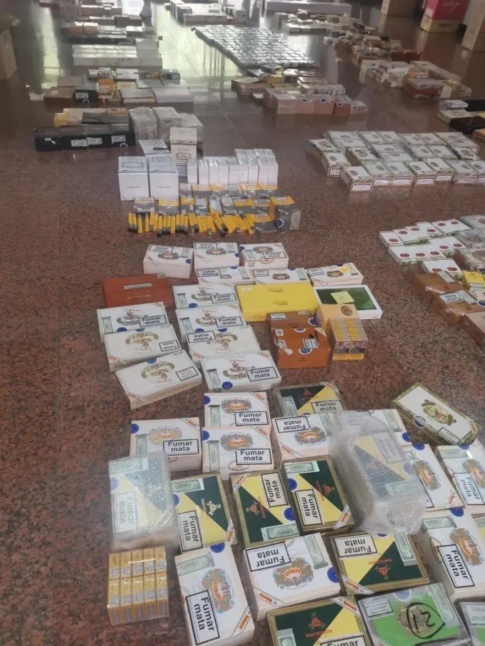 抓获4人、案值990万!北京海关缉私局连破两起走私烟草案 抓获4人、案值990万!北京海关缉私局连破两起走私烟草案