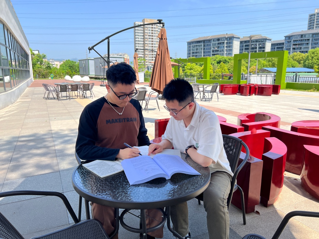 家长被寄学业警告书!曾挂科14门的大学生,逆袭上岸...... 家长被寄学业警告书!曾挂科14门的大学生,逆袭上岸......