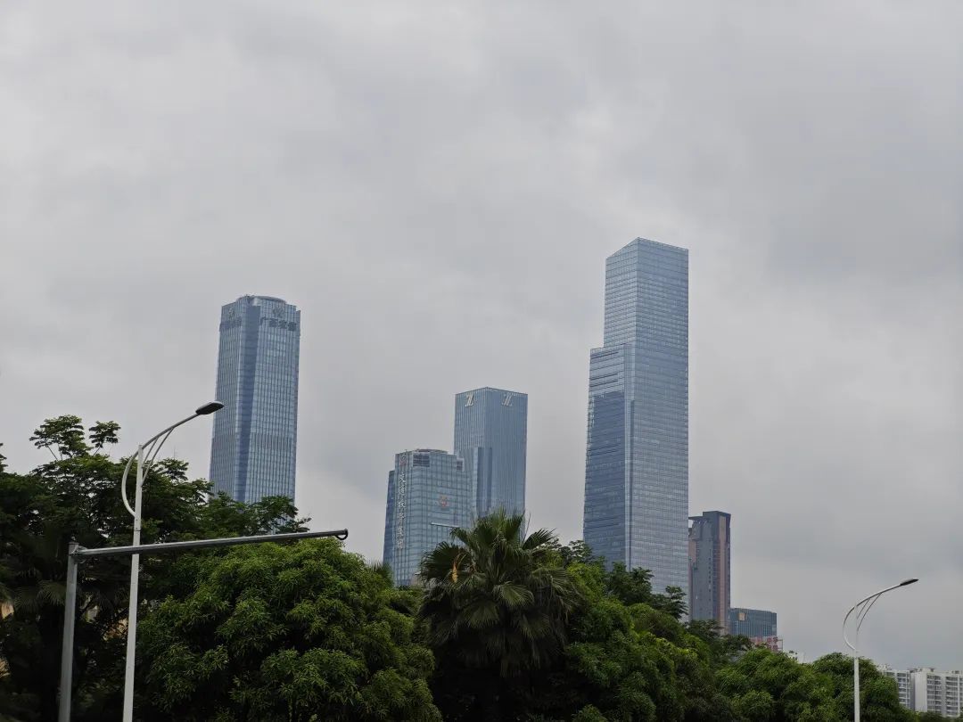 受冷暖气流交汇影响,预计本周南宁市降雨偏多,外出请带好雨具 受冷暖气流交汇影响,预计本周南宁市降雨偏多,外出请带好雨具