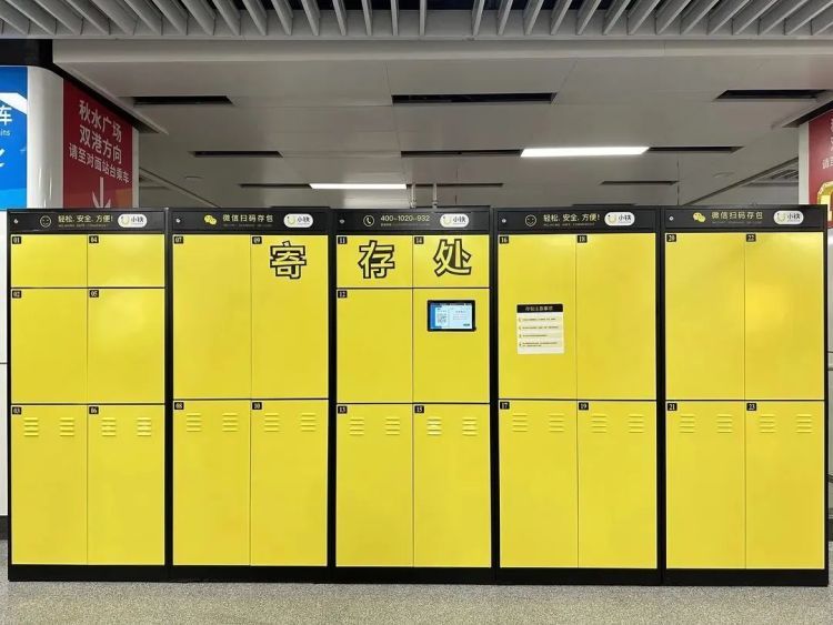 地铁站内行李“排长龙”？这道“风景线”太暖心