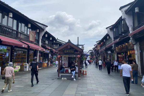 “叫花鸡里没鸡”门店:忙中出错,联系顾客沟通赔偿未获回复 “叫花鸡里没鸡”门店:忙中出错,联系顾客沟通赔偿未获回复