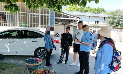 大理通报摊贩“6两蓝莓当1斤卖”