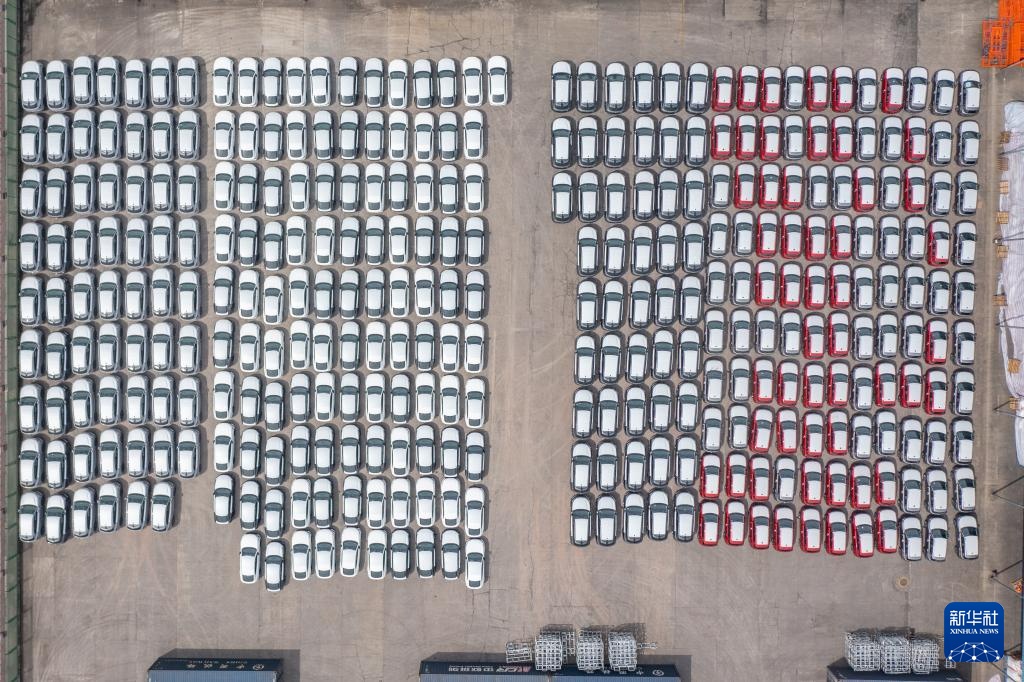 重庆国际物流枢纽园区运行繁忙