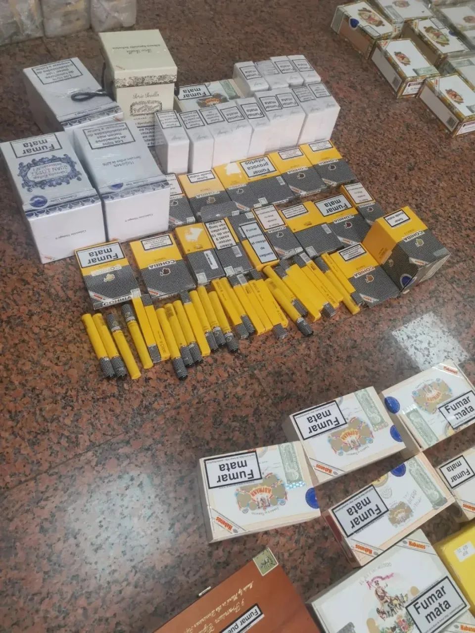 抓获4人、案值990万!北京海关缉私局连破两起走私烟草案 抓获4人、案值990万!北京海关缉私局连破两起走私烟草案