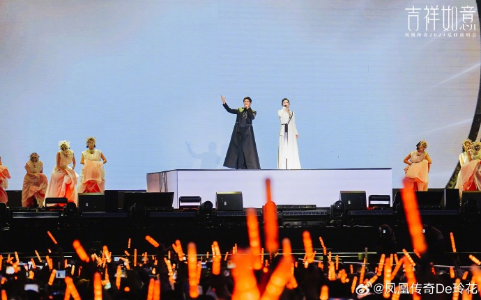 好笑度1000000%！凤凰传奇演唱会出“意外”