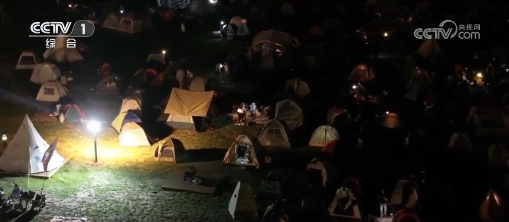 “火热”数据折射假日经济“热度” 感知我国消费市场强大韧性和潜力