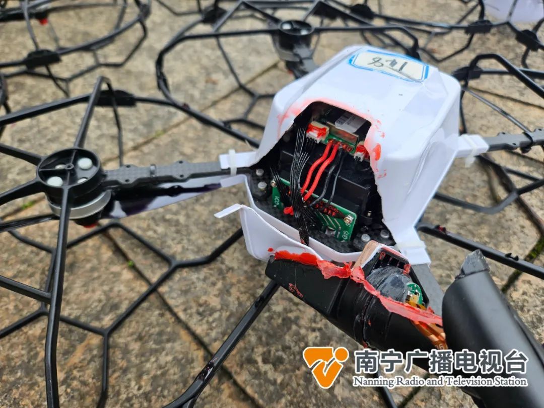 急寻！无人机表演突遇极端天气， 400架无人机被狂风吹散