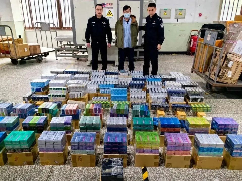 抓获4人、案值990万!北京海关缉私局连破两起走私烟草案 抓获4人、案值990万!北京海关缉私局连破两起走私烟草案