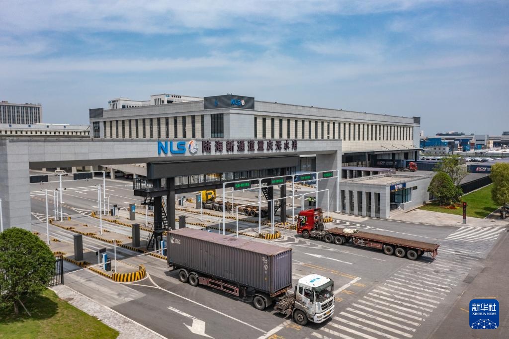 重庆国际物流枢纽园区运行繁忙