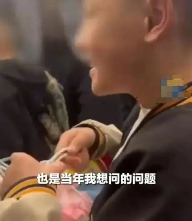 高铁上，他帮了“11岁时的自己”