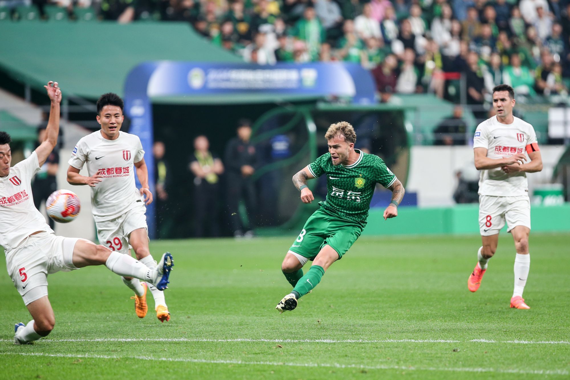 北京国安主场2比1战胜成都蓉城迎四连胜 北京国安主场2比1战胜成都蓉城迎四连胜
