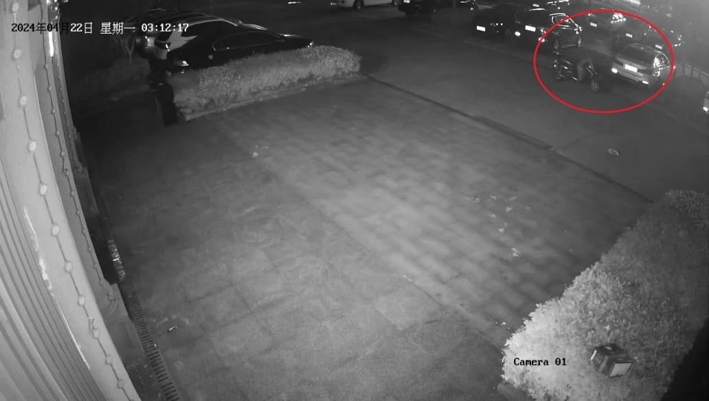 “好运”变“厄运” 一名“拉车门”盗窃嫌疑人落网 “好运”变“厄运” 一名“拉车门”盗窃嫌疑人落网