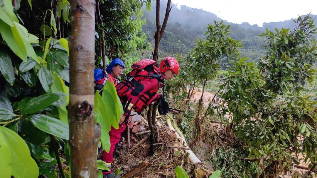 广西岑溪突发山洪，2人不幸落水遇难
