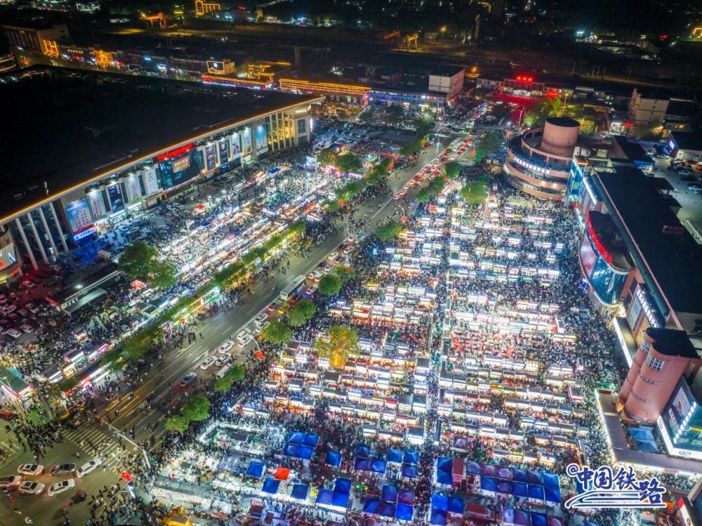 最近，河北石家庄这个夜市火爆出圈！