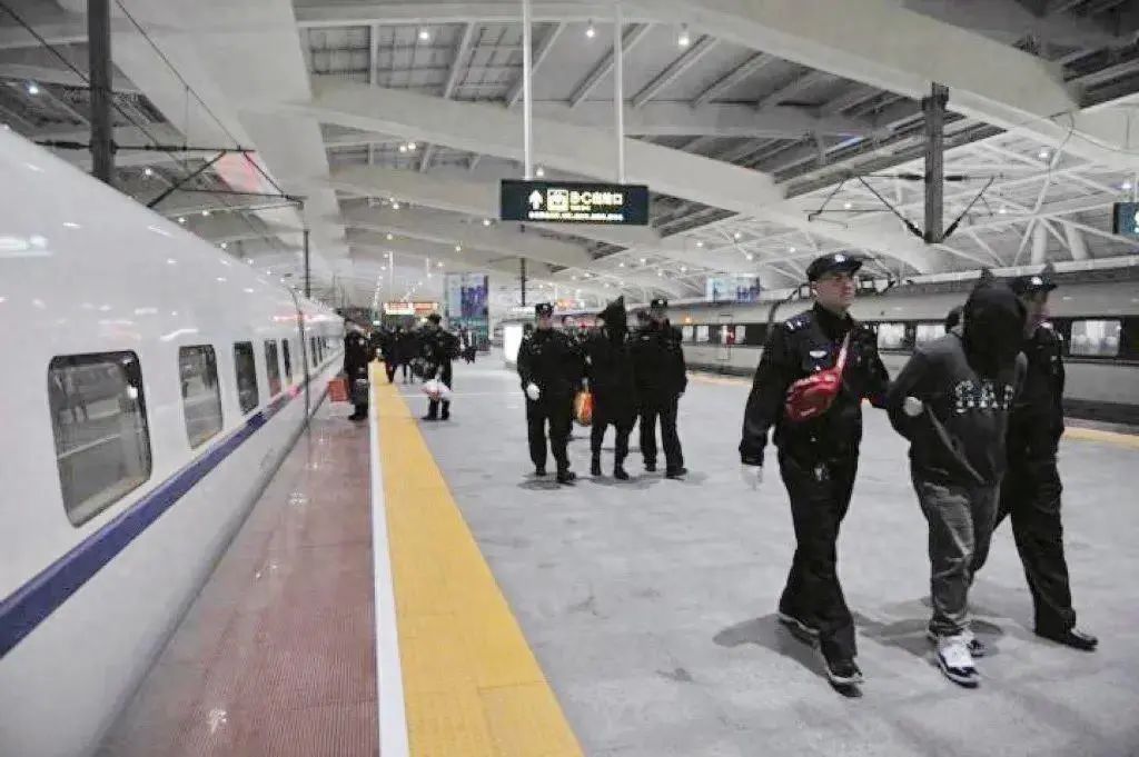 超10亿元!北京警方破获一起地下钱庄案,揭开交易黑幕 超10亿元!北京警方破获一起地下钱庄案,揭开交易黑幕