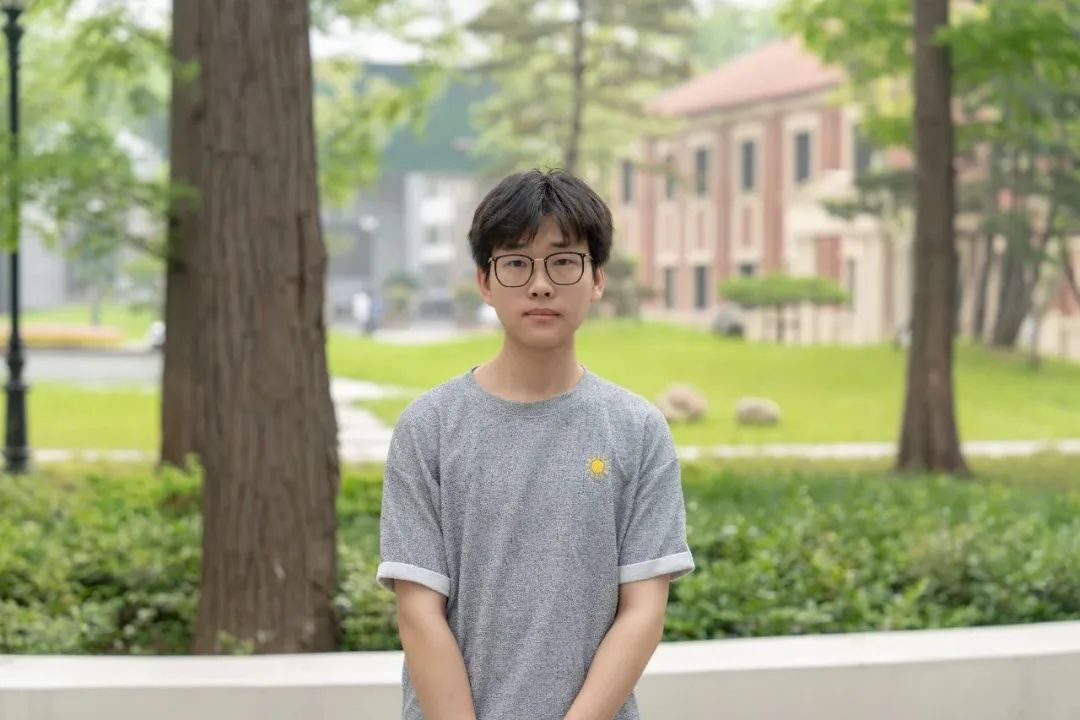 保研第一的男生,果断剪掉40cm长发!他说:很幸运…… 保研第一的男生,果断剪掉40cm长发!他说:很幸运……