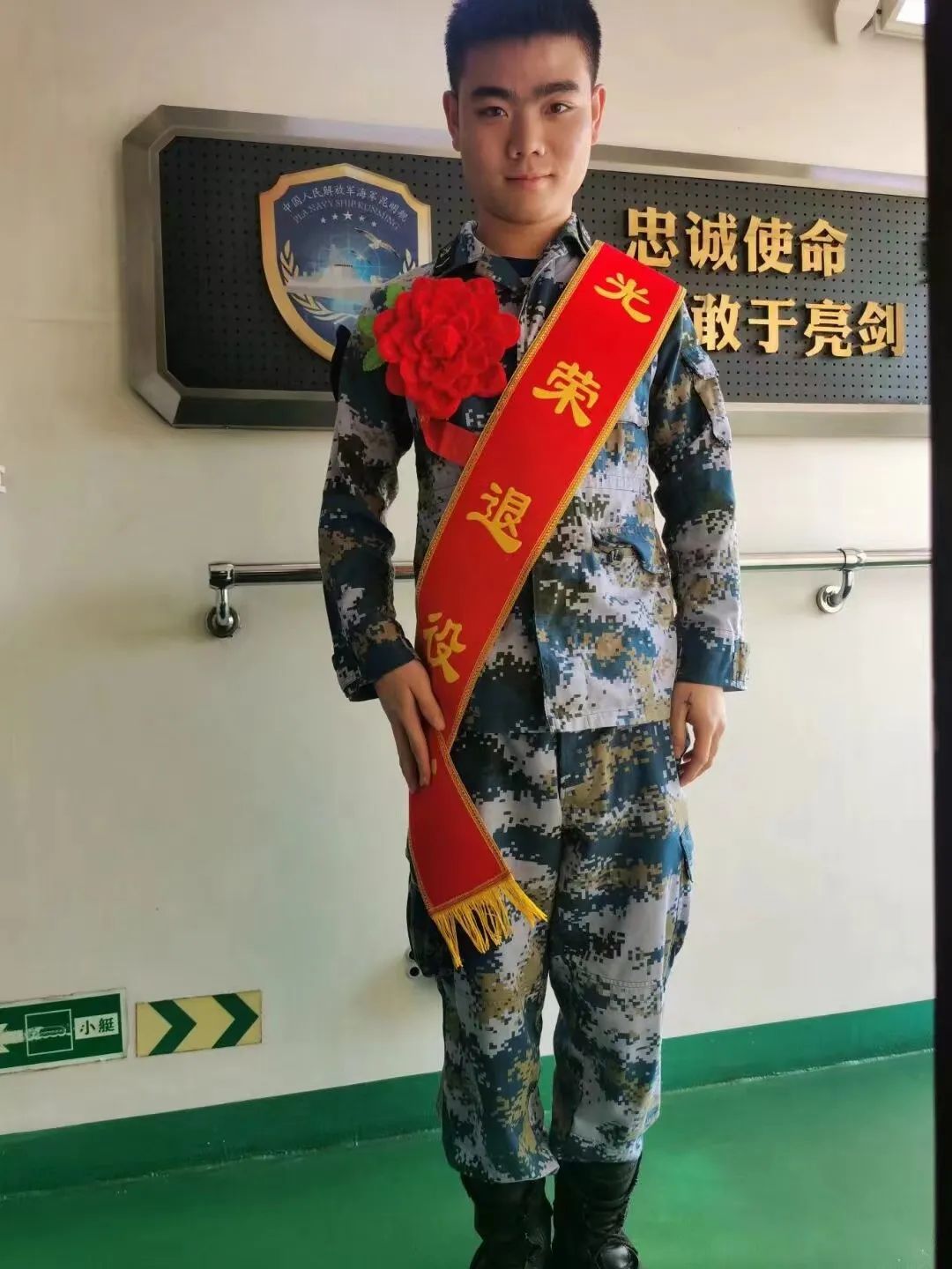 00后退伍小伙夜晚跳北海救人，母亲心疼！