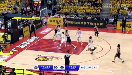 CBA半决赛,广东胜辽宁夺赛点 CBA半决赛,广东胜辽宁夺赛点