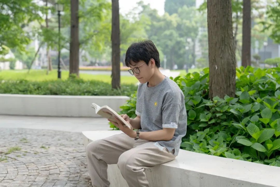 保研第一的男生,果断剪掉40cm长发!他说:很幸运…… 保研第一的男生,果断剪掉40cm长发!他说:很幸运……