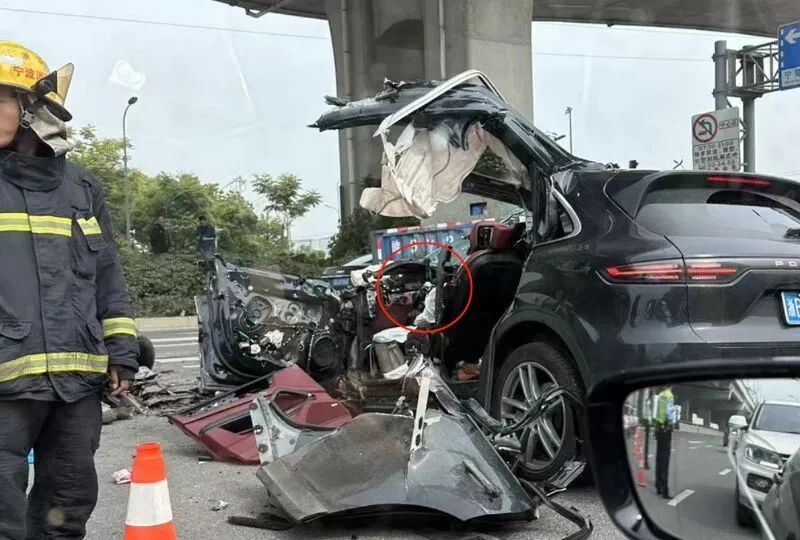 1死1伤!宁波一保时捷今早发生车祸,刚刚通报 1死1伤!宁波一保时捷今早发生车祸,刚刚通报