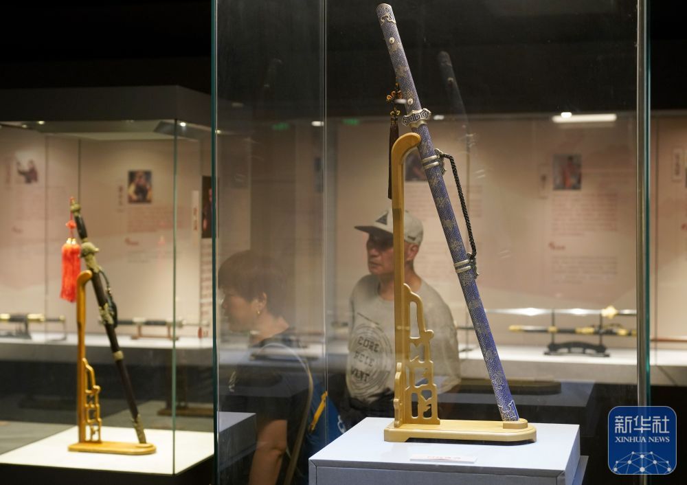 浙江省博物馆举行龙泉宝剑精品展