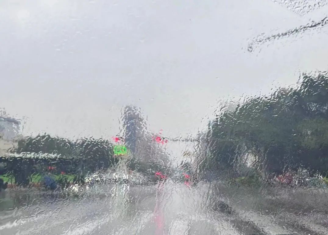 南宁雨势升级！局地强降雨，伴有雷电、大风、冰雹