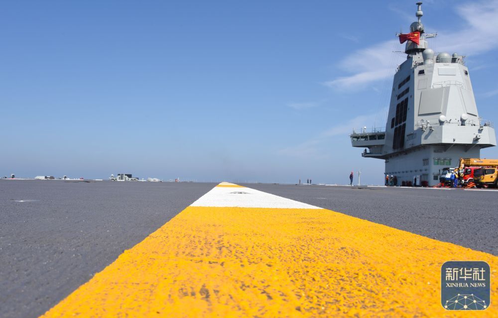 新华全媒＋丨中国海军福建舰顺利完成首次航行试验