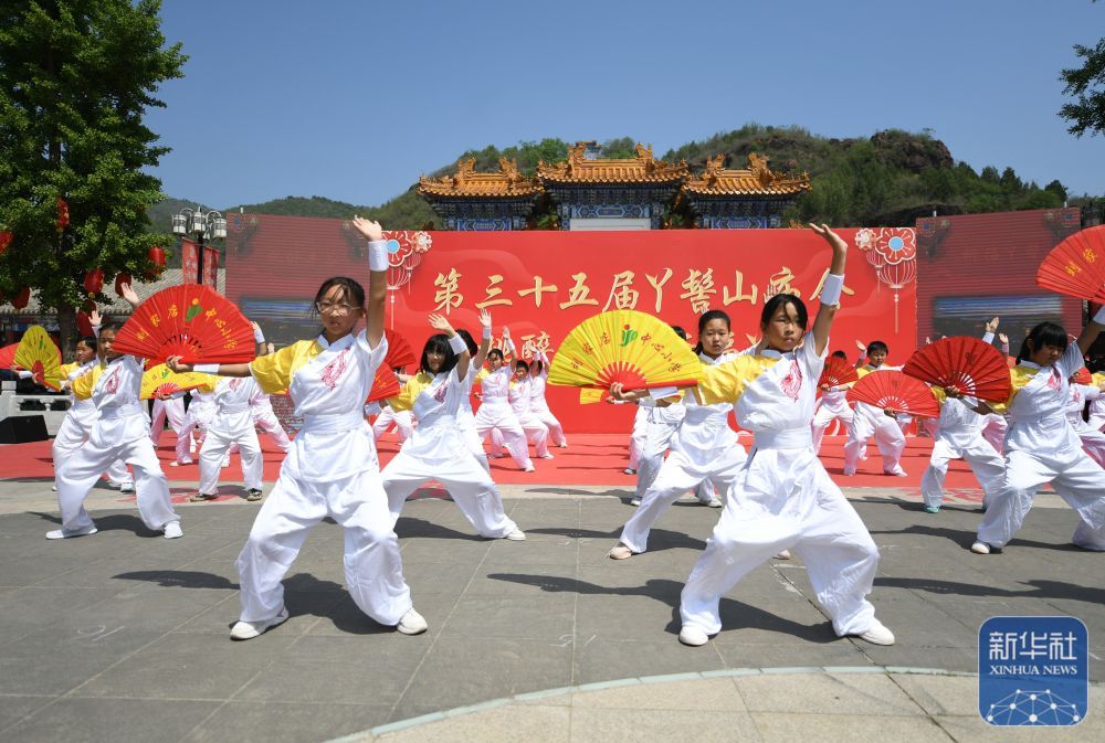 北京平谷：第三十五届丫髻山庙会开幕