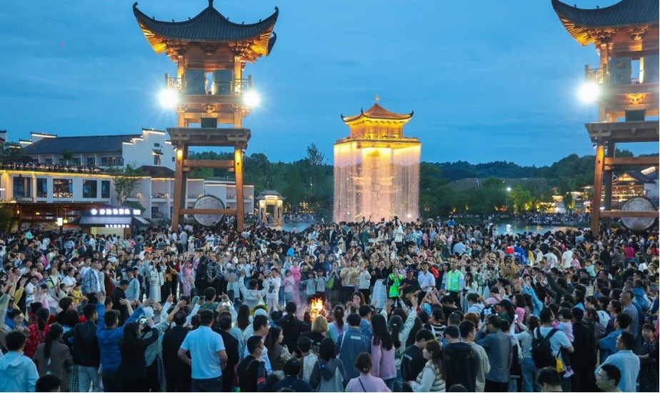 江西上饶：“五一”旅游火热“出圈” 假日消费迸发新活力
