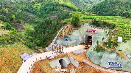 黄百铁路广西段隧道工程进入施工阶段 黄百铁路广西段隧道工程进入施工阶段