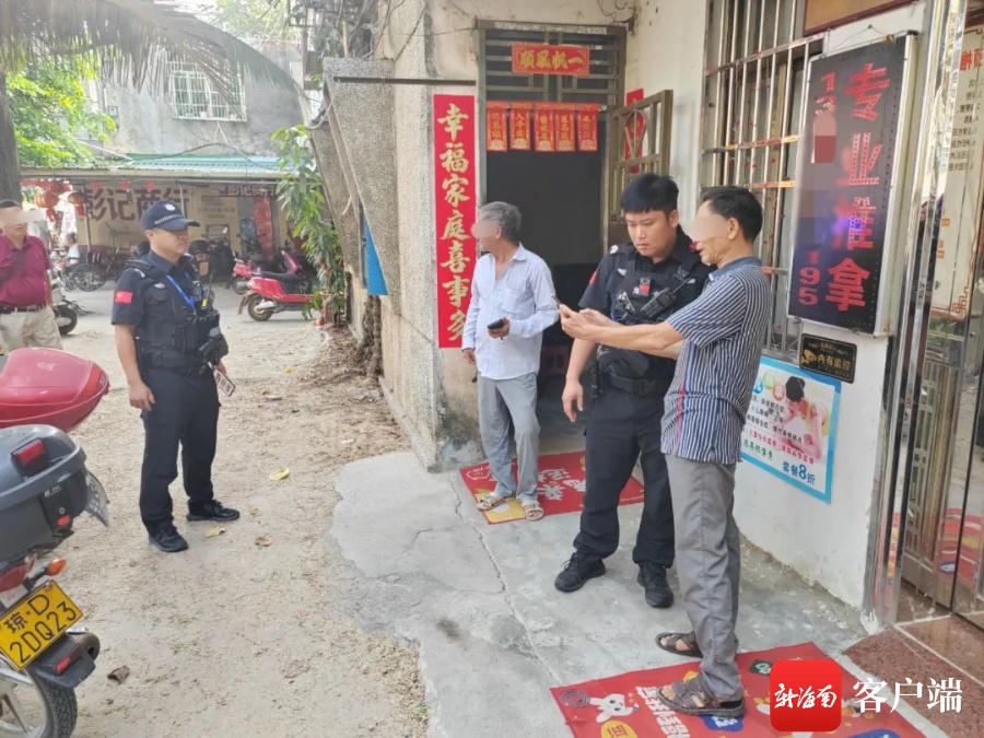 生死时速!老人突发脑梗晕倒家中,3名辅警踹门救人 生死时速!老人突发脑梗晕倒家中,3名辅警踹门救人