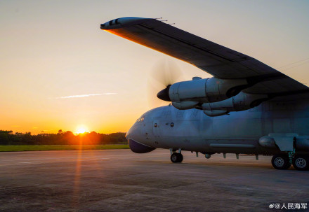 震撼！海军反潜机跨昼夜训练高清大片