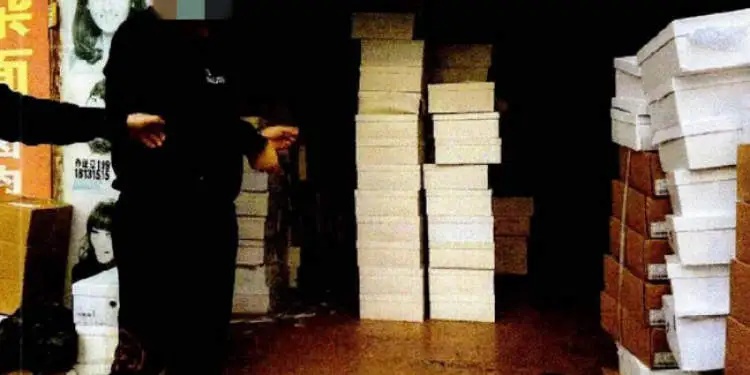 为品牌鞋子做代工后,竟用剩料继续加工该品牌倒卖,夫妻双双被抓 为品牌鞋子做代工后,竟用剩料继续加工该品牌倒卖,夫妻双双被抓