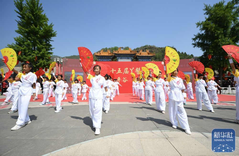 北京平谷：第三十五届丫髻山庙会开幕