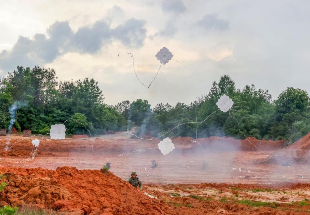 满屏硝烟！工兵分队实爆现场战味浓