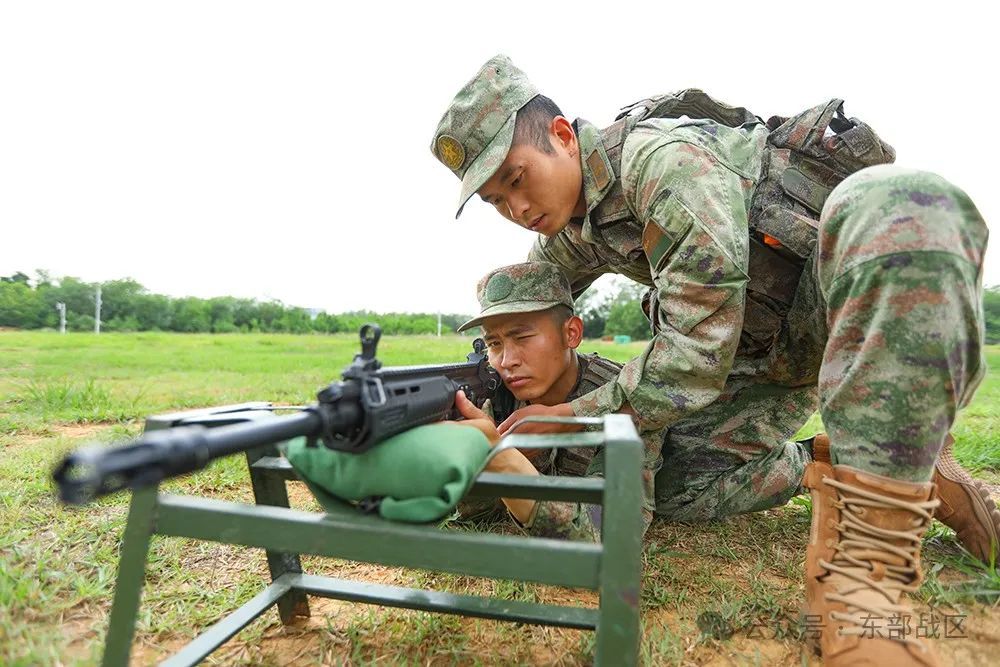 实弹射击，这个新兵班打出“全优”＋2个满环