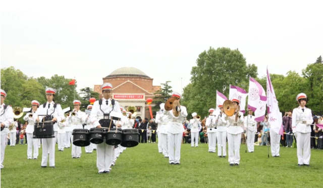 清华校庆未见国旗系谣言! 清华校庆未见国旗系谣言!