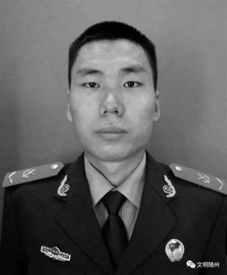 父亲替烈士儿子偿还助学贷款,获评“诚信之星” 父亲替烈士儿子偿还助学贷款,获评“诚信之星”