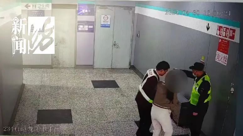 事发上海地铁，晚高峰上演危急一幕！“打我老婆电话”…