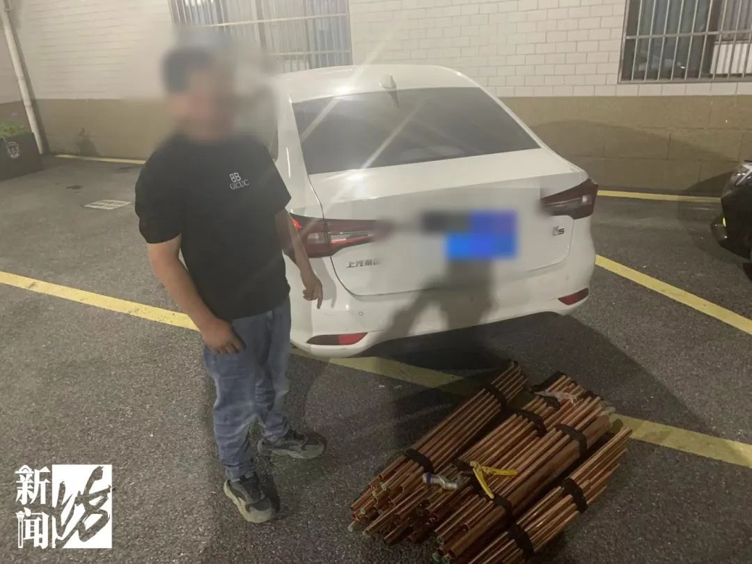 太嚣张！小偷得手后，居然还现场自拍留念？上海警方抓到了