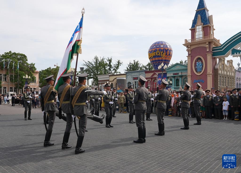 乌兹别克斯坦举行胜利日阅兵