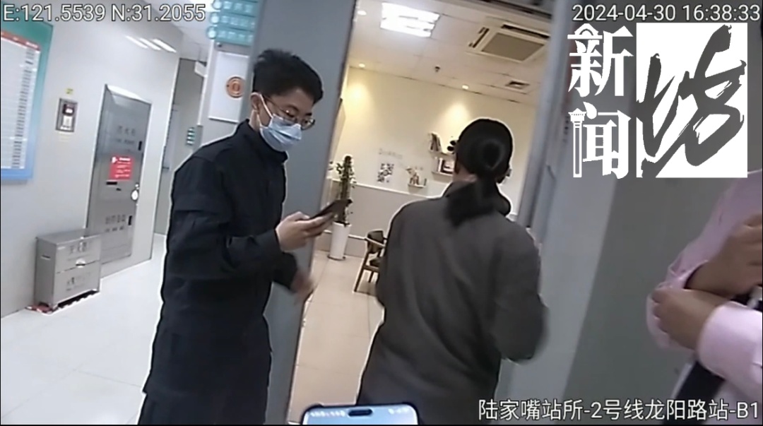 事发上海地铁，晚高峰上演危急一幕！“打我老婆电话”…