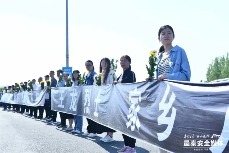 小伙勇救落水母子不幸溺亡，家属获100万慰问金