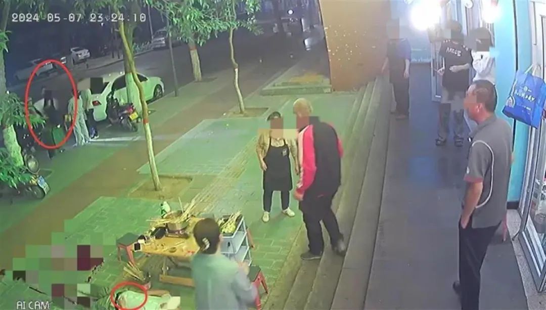 “男子在街边被捅身亡”,警方通报 “男子在街边被捅身亡”,警方通报